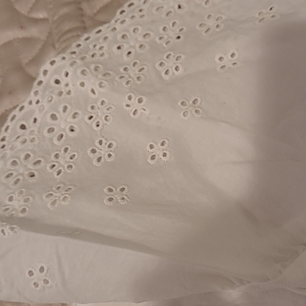🔶️5 for $30🔶️ Eyelet Tee - Picture 3 of 5